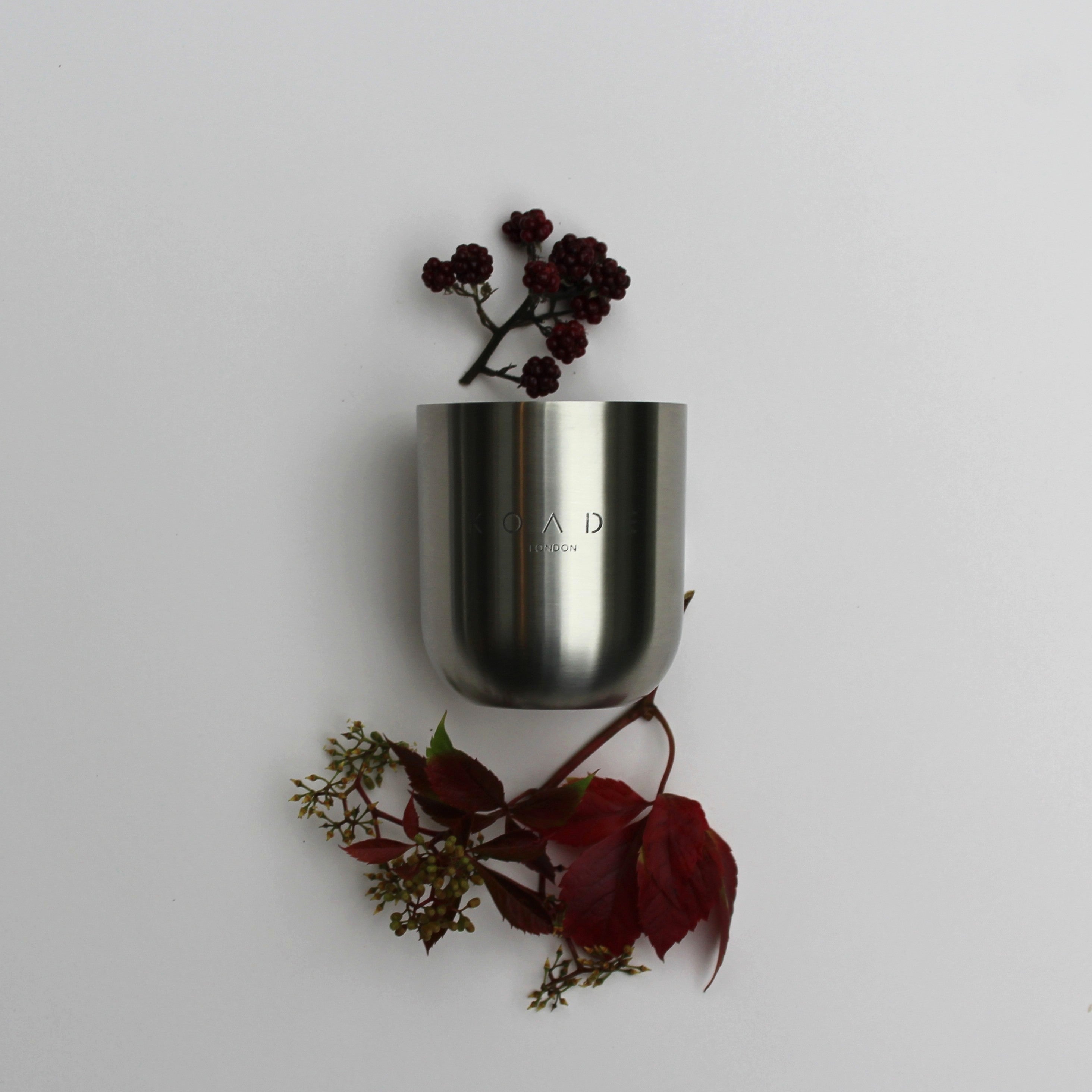 koade-awake-scented-candle-berries-ylang-ylang-wood-natural-wax-coconut-rapeseed-soy