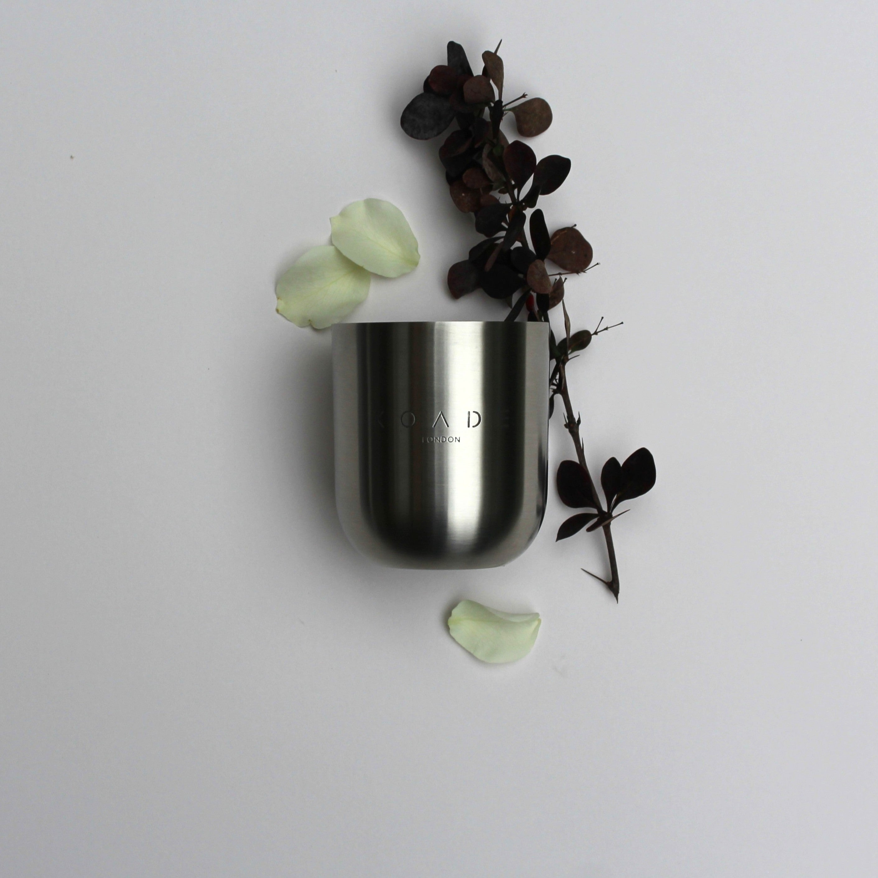 koade-scented-candls-night-oud-leather-rose-natura-coconut-wax